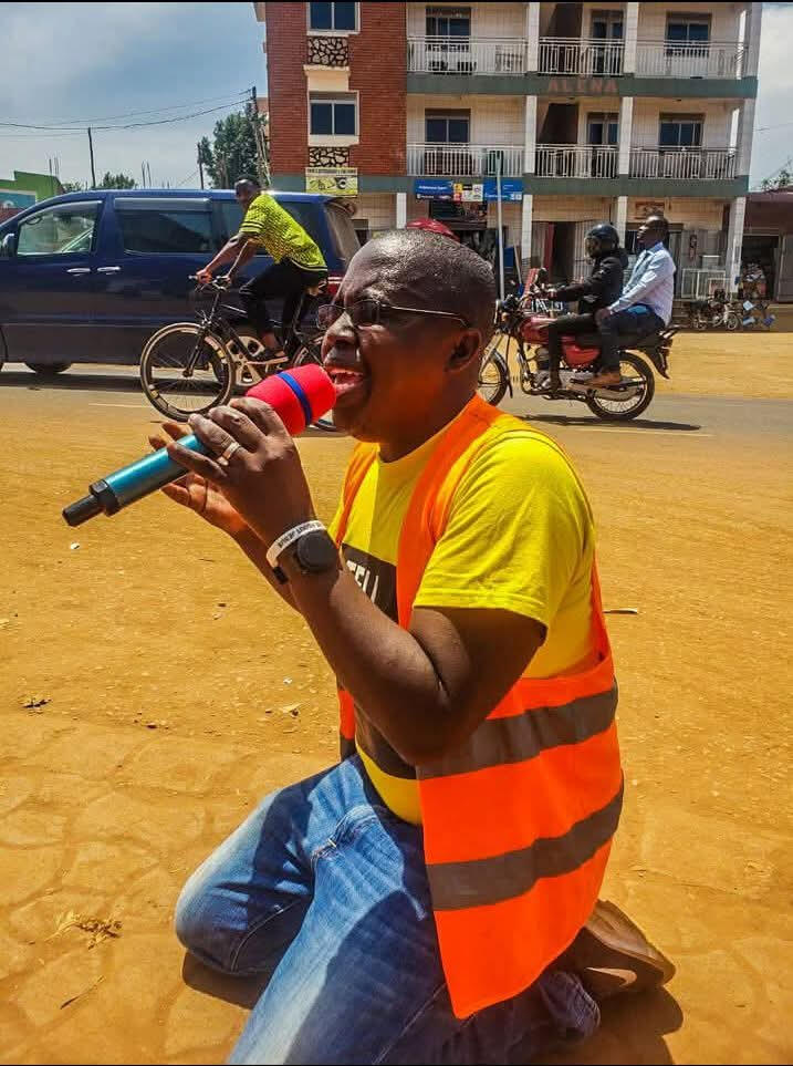 Ev Mutinda Charles Runo street preaching in Uganda with the Tell Me About JESUS Movement. Soul winning and evangelism across 13 African countries.